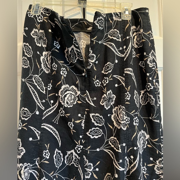 💯% Linen & Vintage, Floral Black Fit & Flare Skirt w Back Zipper - Picture 3 of 5